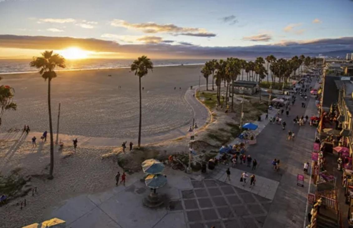 Venice Beach Studio With Large Private Patio Steps To The Beach Los Angeles Esterno foto