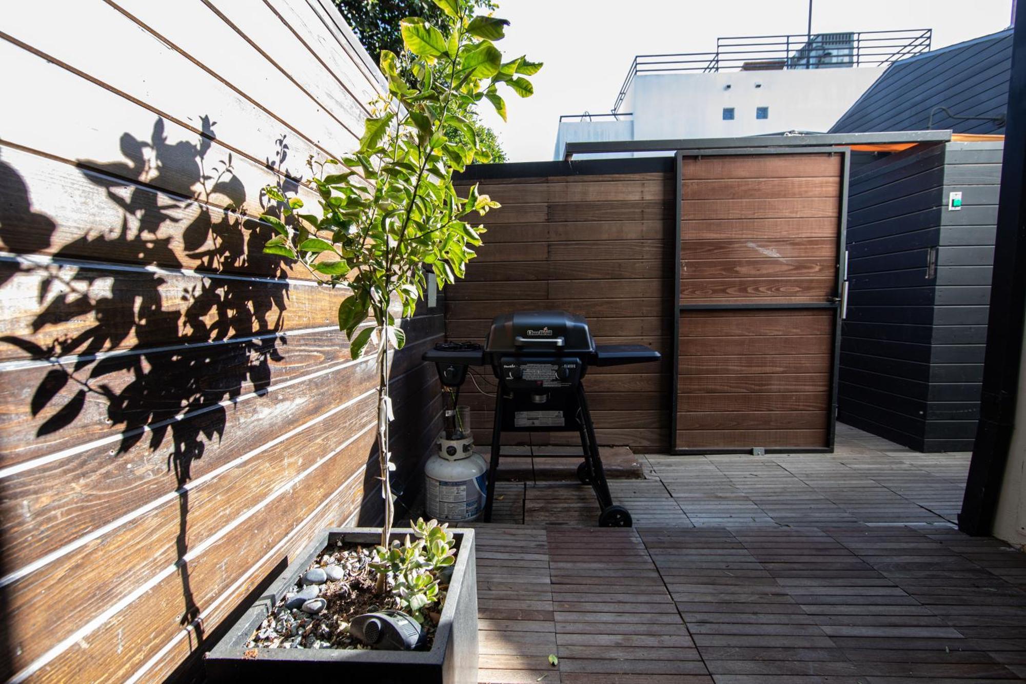 Venice Beach Studio With Large Private Patio Steps To The Beach Los Angeles Esterno foto