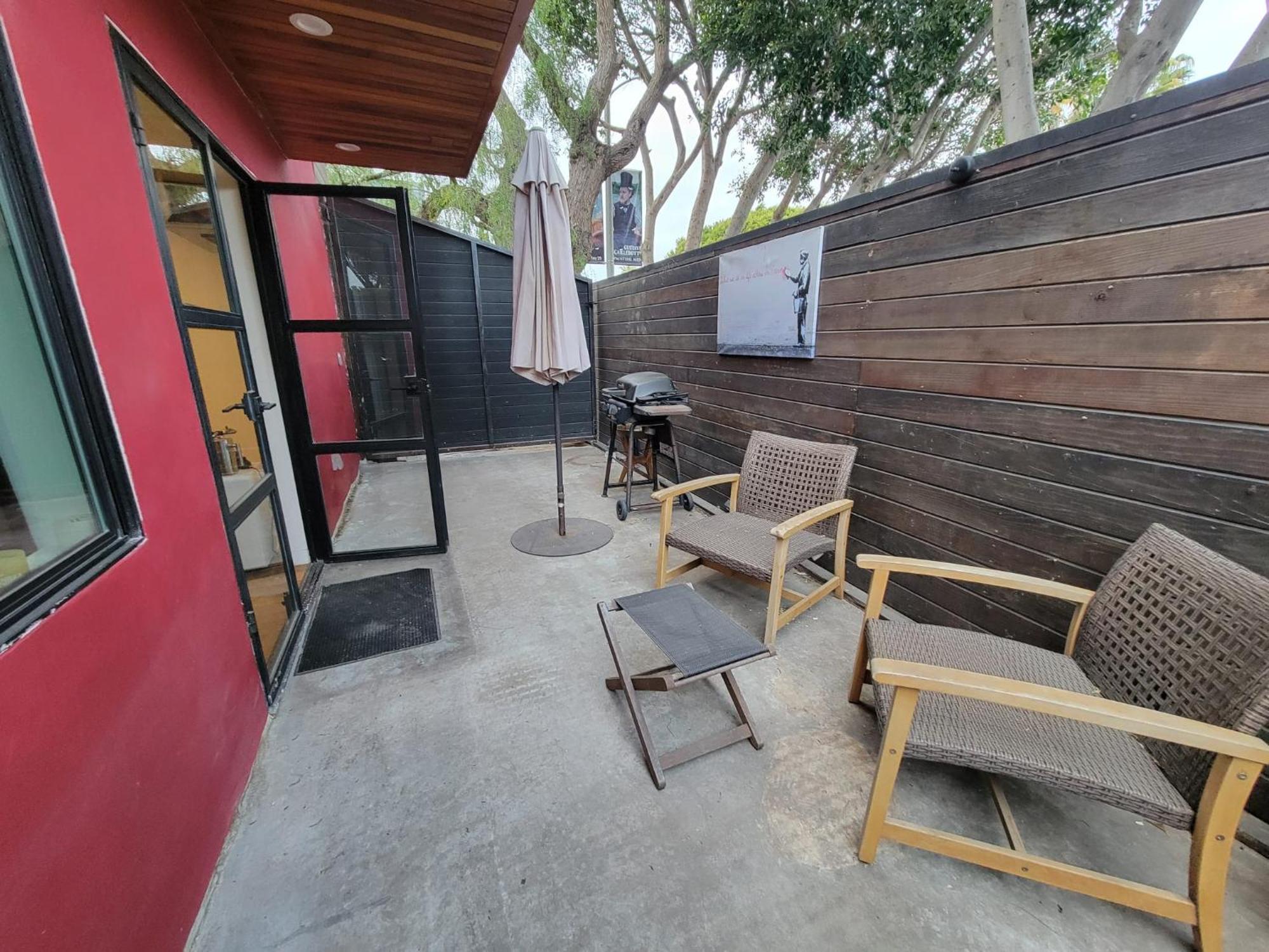 Venice Beach Studio With Large Private Patio Steps To The Beach Los Angeles Esterno foto