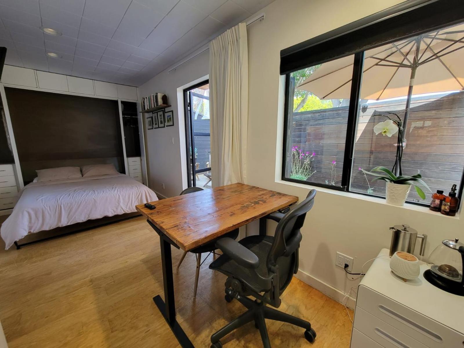 Venice Beach Studio With Large Private Patio Steps To The Beach Los Angeles Esterno foto