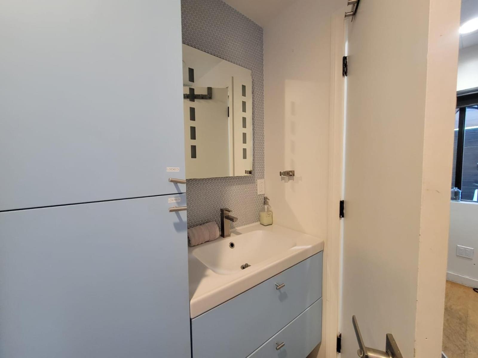 Venice Beach Studio With Large Private Patio Steps To The Beach Los Angeles Esterno foto
