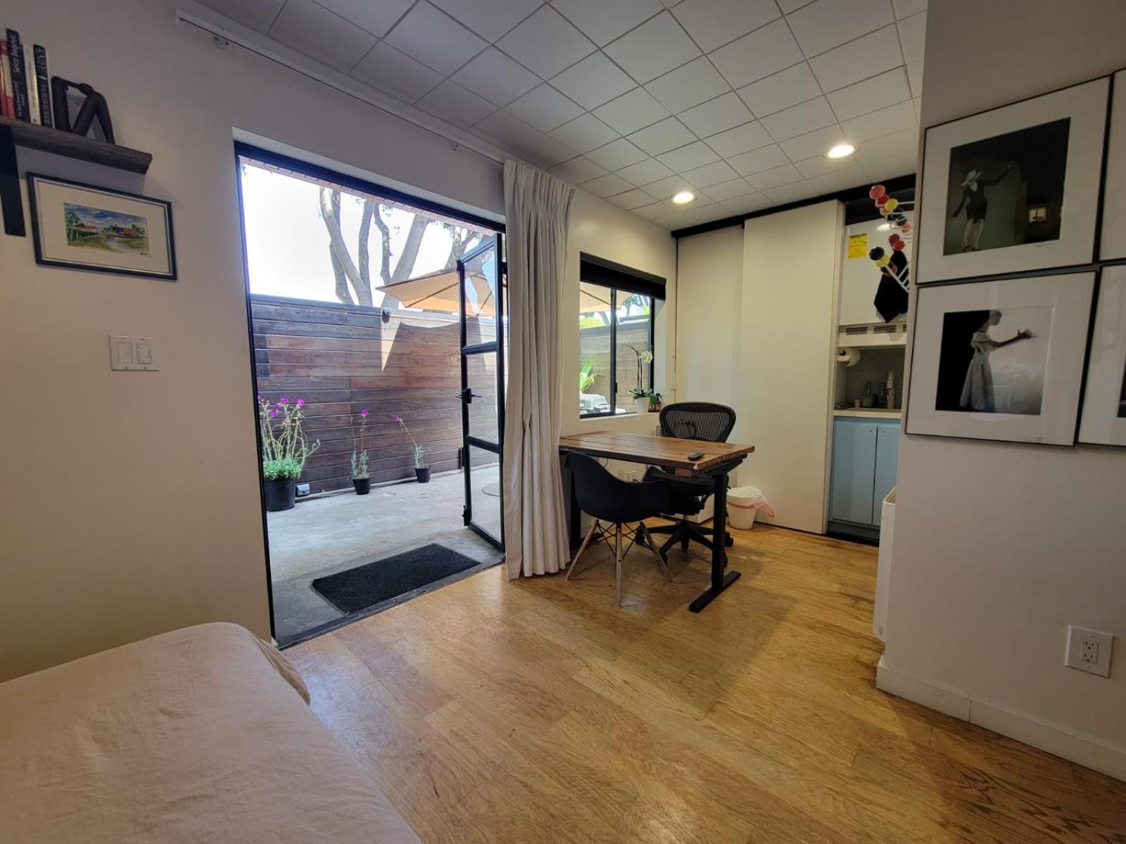 Venice Beach Studio With Large Private Patio Steps To The Beach Los Angeles Esterno foto