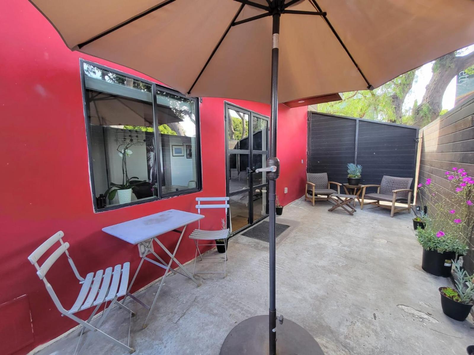 Venice Beach Studio With Large Private Patio Steps To The Beach Los Angeles Esterno foto