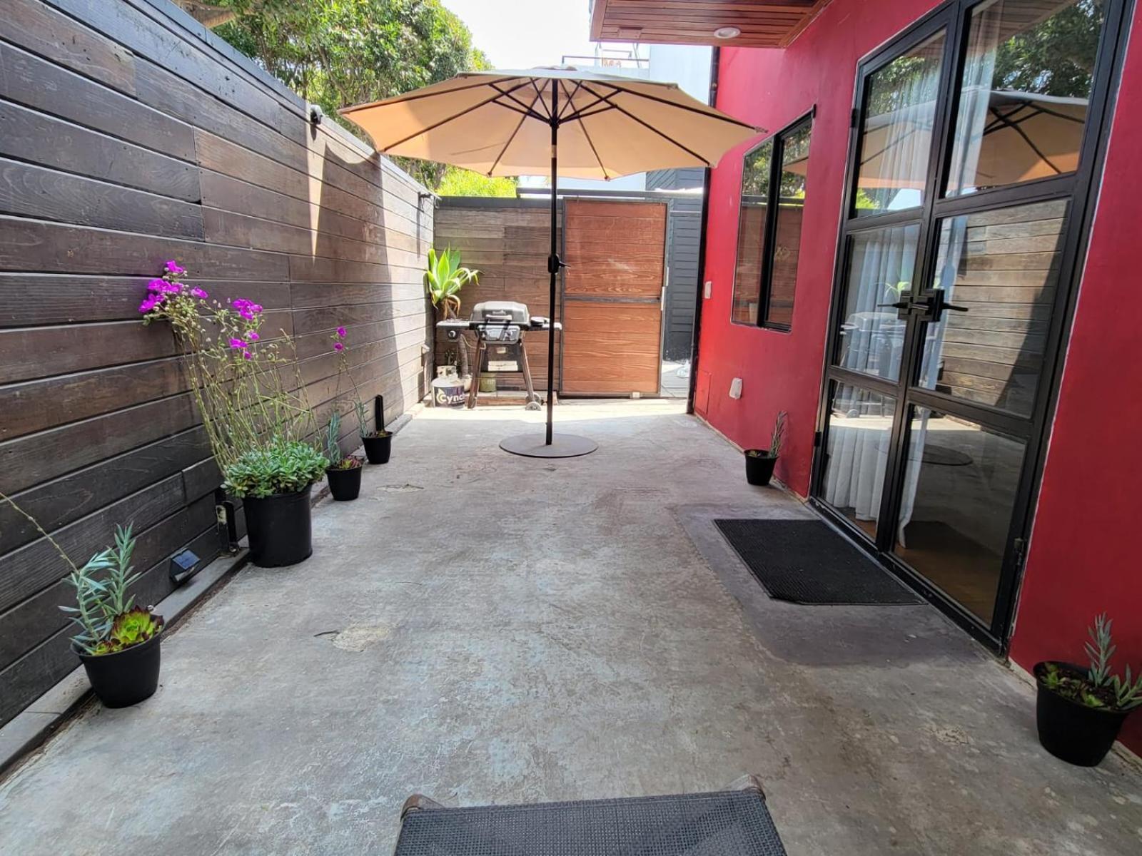 Venice Beach Studio With Large Private Patio Steps To The Beach Los Angeles Esterno foto