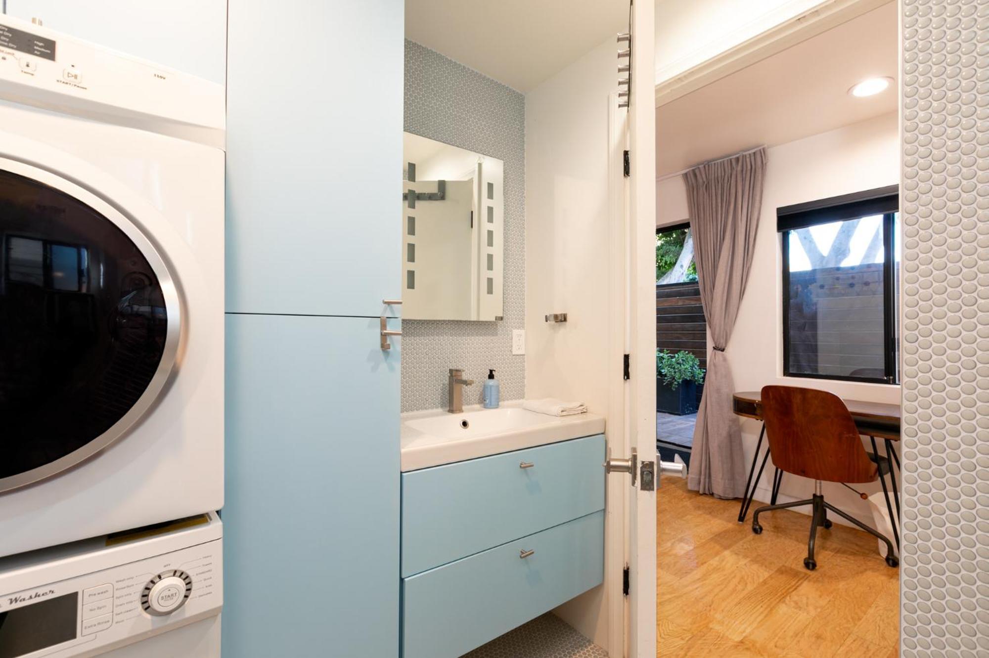 Venice Beach Studio With Large Private Patio Steps To The Beach Los Angeles Esterno foto