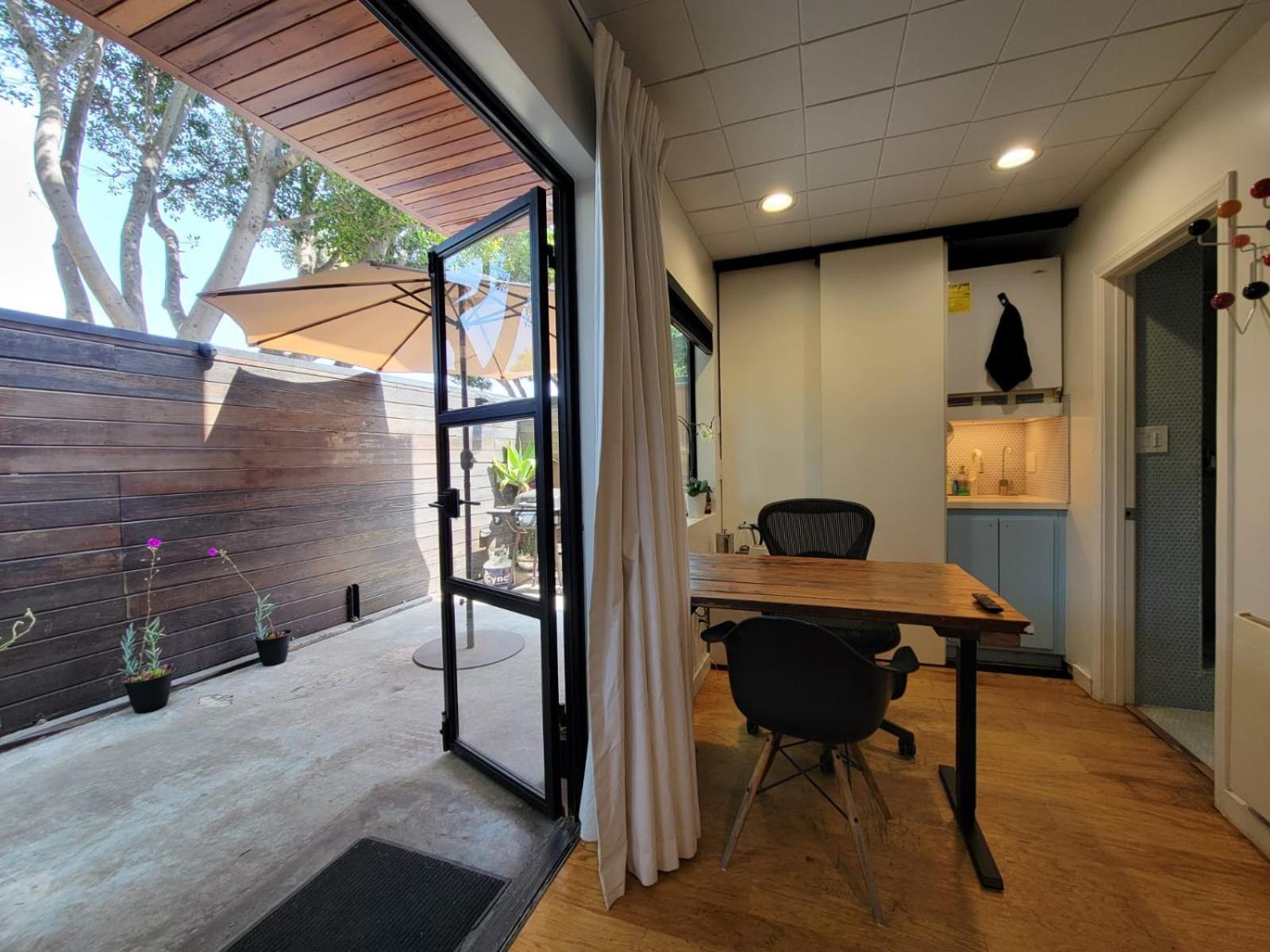 Venice Beach Studio With Large Private Patio Steps To The Beach Los Angeles Esterno foto
