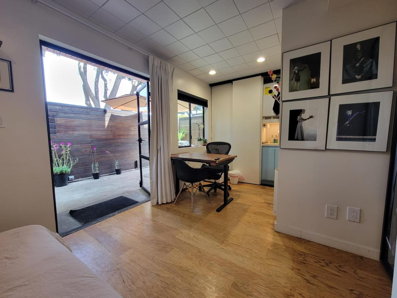 Venice Beach Studio With Large Private Patio Steps To The Beach Los Angeles Esterno foto