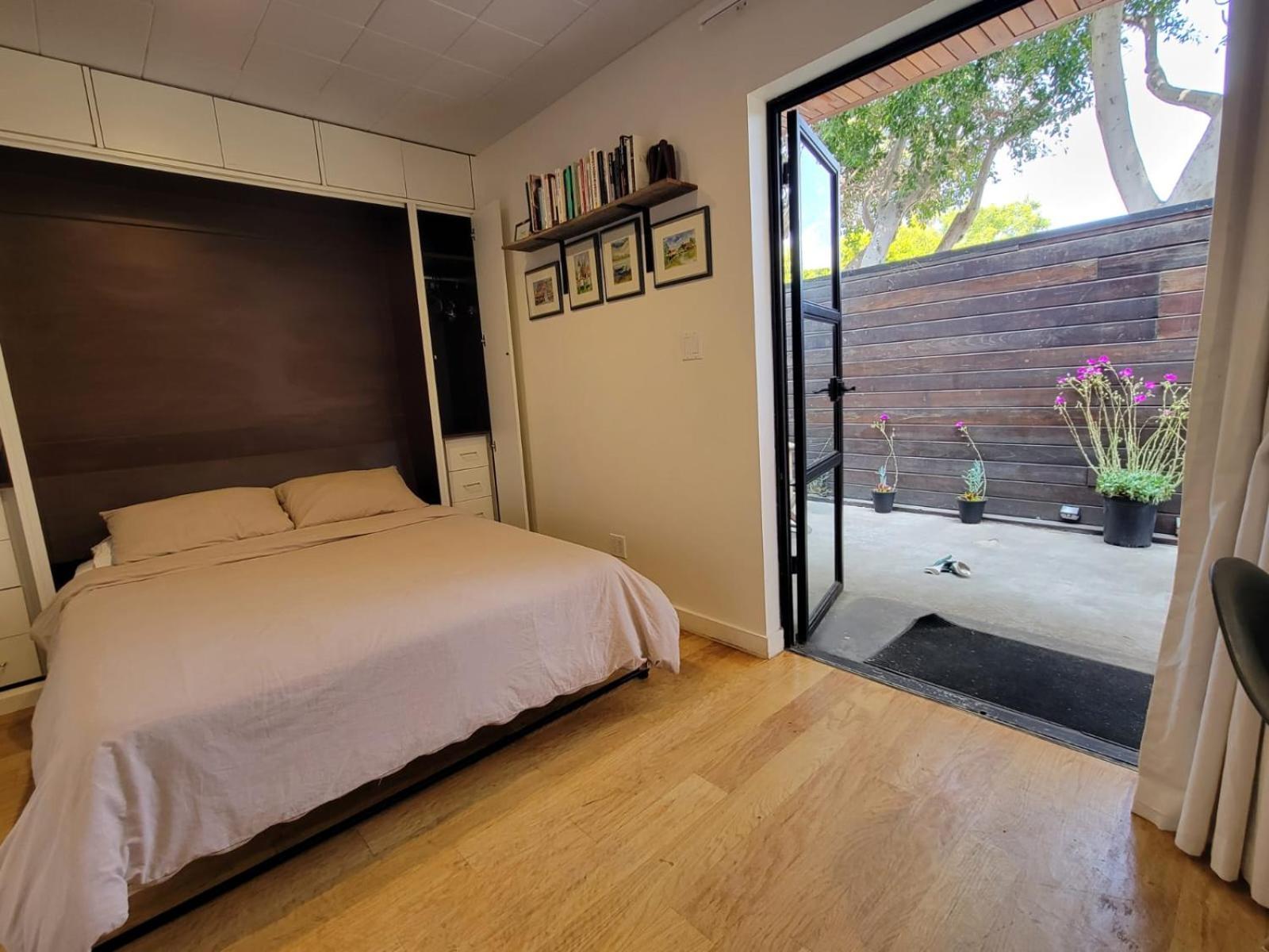 Venice Beach Studio With Large Private Patio Steps To The Beach Los Angeles Esterno foto