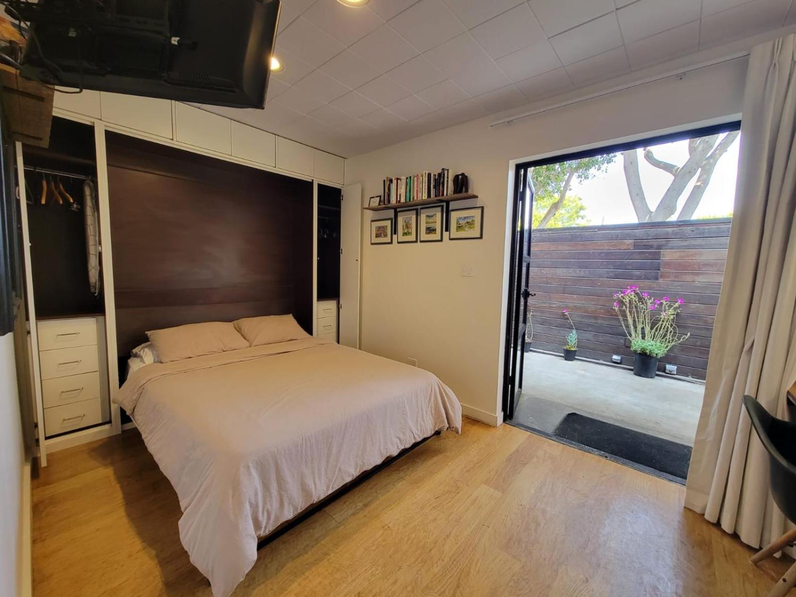 Venice Beach Studio With Large Private Patio Steps To The Beach Los Angeles Esterno foto