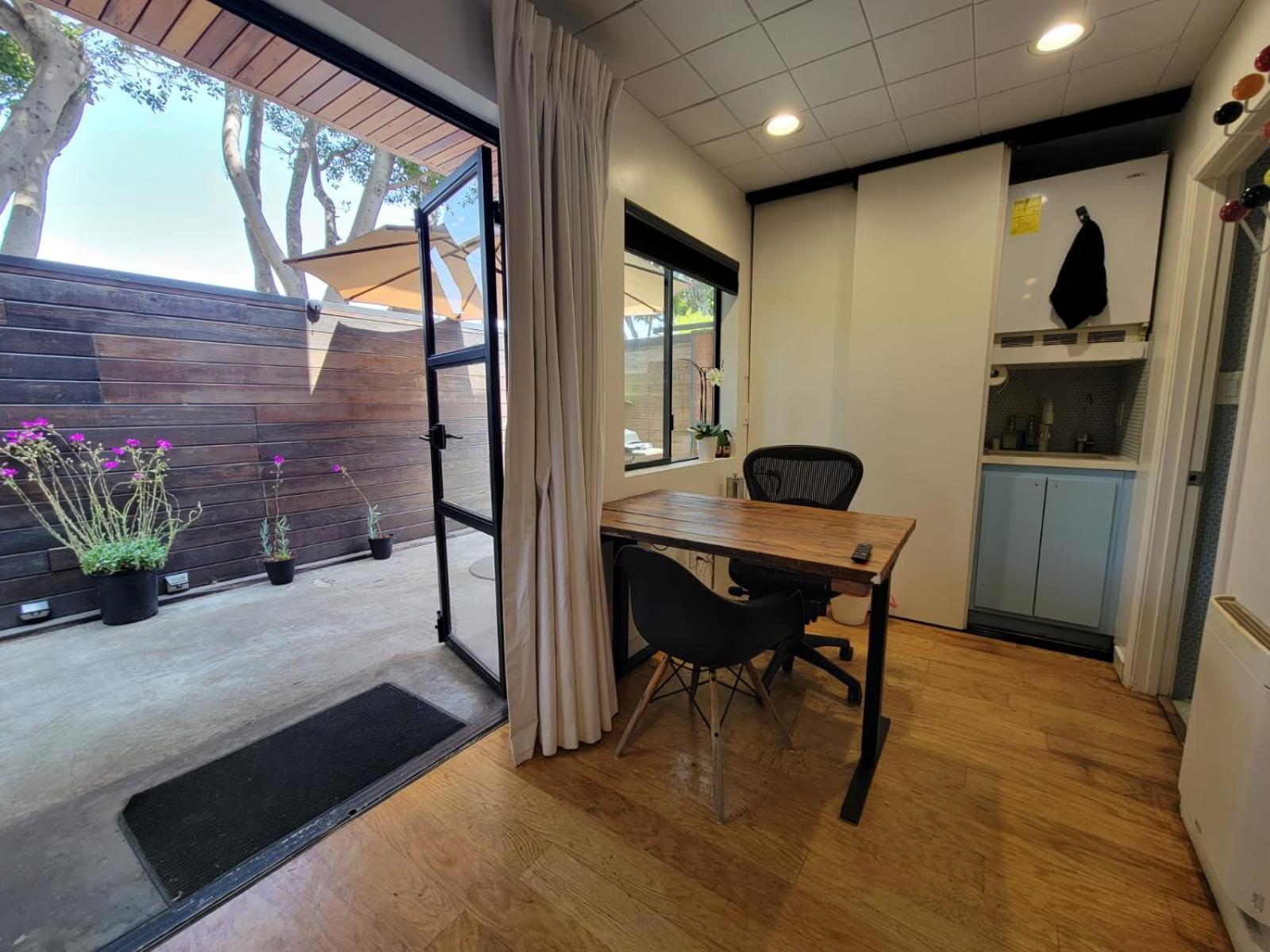 Venice Beach Studio With Large Private Patio Steps To The Beach Los Angeles Esterno foto